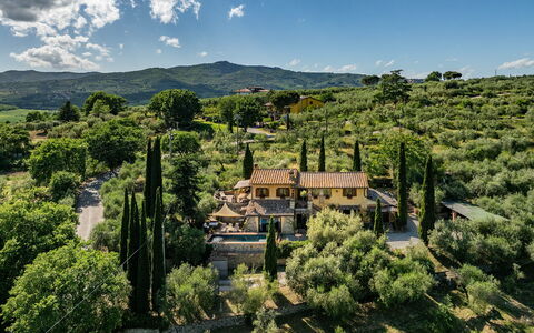 Colle Calzolaro 8: Arbusto, Paisaje, Inmuebles, Paisajismo, Chaparral, Pueblo De Montaña, Villa