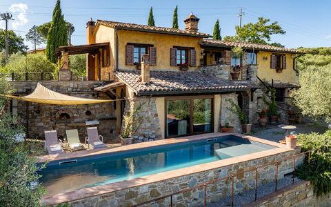 Colle Calzolaro 8: Casa, Piscina, Arquitectura, Casa, Barrio Residencial, Puerta, Maceta, Cabaña, Inmuebles, Eco Hotel