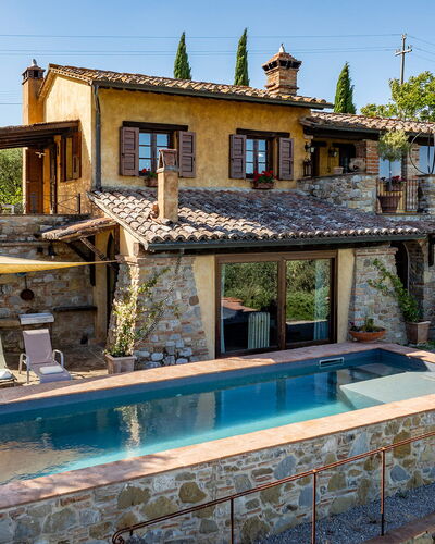 Colle Calzolaro 8: Casa, Piscina, Arquitectura, Casa, Barrio Residencial, Puerta, Maceta, Cabaña, Inmuebles, Eco Hotel