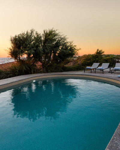 Villa Portobello 10+2: Azul, Agua, Horizonte, Piscina, Luz De Sol, Amanecer, Oscuridad, Noche, Puesta De Sol, Mueble Para Exteriores