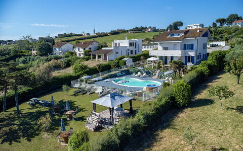 Villa Alma 8+2: Piscina, Recurso, Mueble Para Exteriores, Paraguas, Vista Panorámica, Ocio, Sunlounger, Fotografía Aérea, Inmuebles, Ciudad De Vacaciones