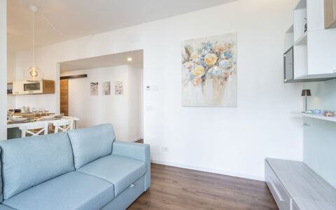 Genzianella Alpine Apartment: Piso, Suelo, Techo, Diseño De Interiores, Mostrador, Cocina, Gabinetes, Habitación, Electrodoméstico, Lámpara