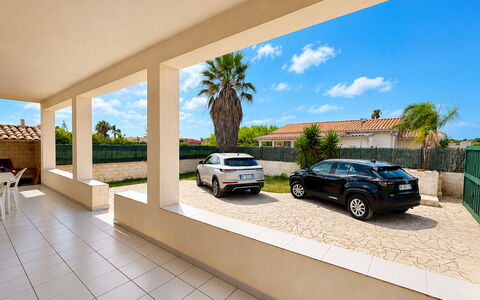 Villa Franca: Casa, Inmuebles, Sombra, Villa, Hacienda, Estructura Al Aire Libre, Balcón, Recurso, Mansión
