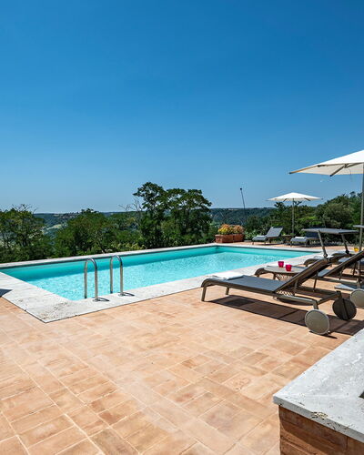 Tenuta Orsini 9+3: Piscina, Mueble Para Exteriores, Recurso, Paraguas, Sunlounger, Mueble, Nube, Eco Hotel, Silla, Sombra