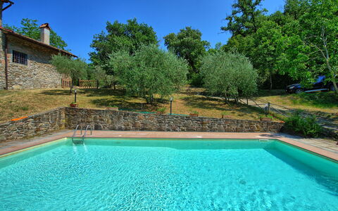 Poggio Conca: Piscina, Propiedad, Inmuebles, Bienes Raíces, Casa, Ocio, Agua, Hierba, Edificio, Patio Interior