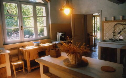 La Cenerara: Habitación, Propiedad, Edificio, Mueble, Diseño De Interiores, Mesa, Casa, Haz, Comedor, Bienes Raíces