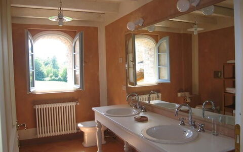 La Cenerara: Habitación, Lavabo, Propiedad, Baño, Edificio, Diseño De Interiores, Mueble, Suelo, Arreglo De Tubería, Casa