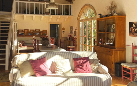 La Cenerara: Mueble, Diseño De Interiores, Piso, Madera, Silla, Sofá, Suelo, Mesa, Habitación, Sala