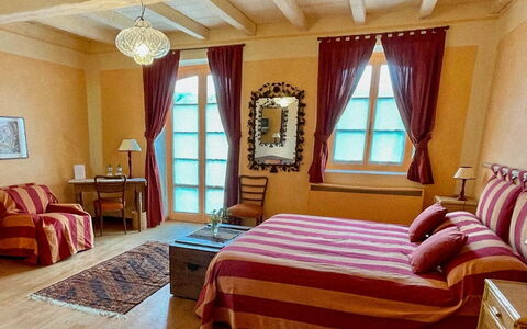 La Cenerara: Mueble, Diseño De Interiores, Madera, Piso, Suelo, Habitación, Textil, Techo, Cama, Habitación