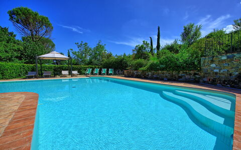 Casa Scopeti: Piscina, Propiedad, Bienes Raíces, Ocio, Agua, Recurso, Vacaciones, Árbol, Inmuebles, Ciudad De Vacaciones