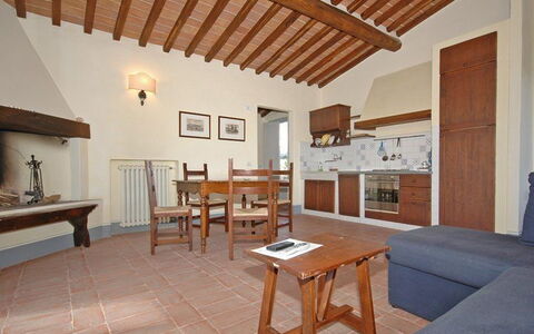 Brunello: Propiedad, Edificio, Habitación, Mueble, Casa, Diseño De Interiores, Techo, Bienes Raíces, Casa, Desván