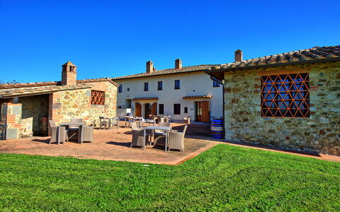 Fornacino: Cielo, Edificio, Planta, Ventana, Azur, El Terreno Del Lote, Mesa, Hierba, Madera, Cabaña
