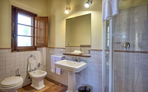 Fornacino: Espejo, Grifo, Arreglo De Tubería, Lavabo, Propiedad, Lavabo Del Baño, Baño, Púrpura, Diseño De Interiores, Madera