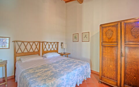 Il Frantoio: Habitación, Cama, Habitación, Propiedad, Mueble, Sábana, Marco De La Cama, Suelo, Techo, Edificio