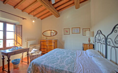 Il Frantoio: Habitación, Habitación, Propiedad, Mueble, Cama, Marco De La Cama, Edificio, Techo, Sábana, Diseño De Interiores
