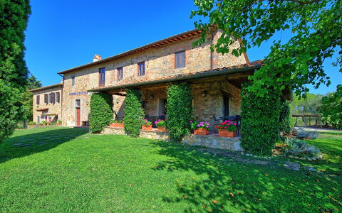 Il Frantoio: Propiedad, Casa, Casa, Edificio, Bienes Raíces, Inmuebles, Arquitectura, Barrio Residencial, Hierba, Árbol