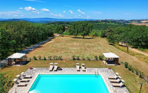 San Donato: Piscina, Propiedad, Vacaciones, Inmuebles, Recurso, Ocio, Casa, Hierba, Edificio, Bienes Raíces
