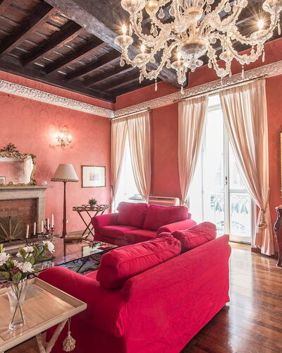 Spanish Steps: Habitación, Diseño De Interiores, Propiedad, Mueble, Techo, Rojo, Edificio, Sala, Casa, Casa