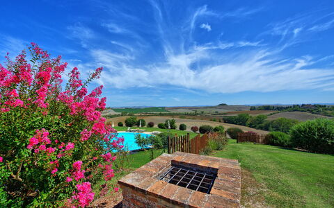 San Donnino: Azul, Naturaleza, Cielo, Paisaje Natural, Propiedad, Verde, Nube, Jardín, Bienes Raíces, Casa