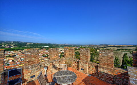 Certaldo: Cielo, Propiedad, Pared, Edificio, Bienes Raíces, Paisaje, Árbol, Vacaciones, Arquitectura, Horizonte