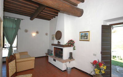 Monte 1: Habitación, Propiedad, Edificio, Mueble, Casa, Diseño De Interiores, Techo, Sala, Bienes Raíces, Suelo