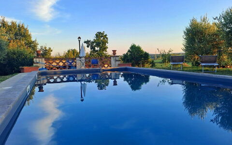 Fattoria la Gabola: Agua, Cielo, Planta, Los Recursos Hídricos, Propiedad, Nube, Azul, Azur, Árbol, Arquitectura