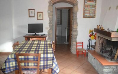 La Mora: Habitación, Propiedad, Mueble, Edificio, Casa, Diseño De Interiores, Suelo, Mesa, Bienes Raíces, Arquitectura