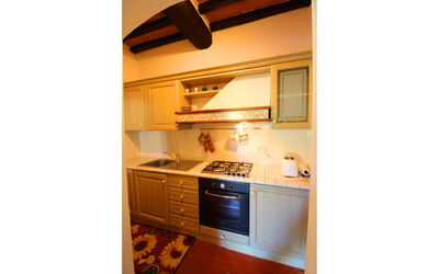 La Cattedra: Gabinetes, Mostrador, Edificio, Aparato De Cocina, Estufa De Cocina, Electrodoméstico, Cajón, Cocina, Madera, Silla