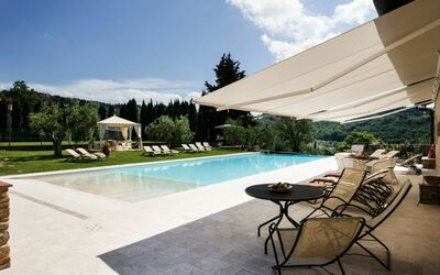 Fattoria Pogni: Agua, Cielo, Planta, Nube, Mueble, Piscina, Edificio, Silla, Sombra, Árbol