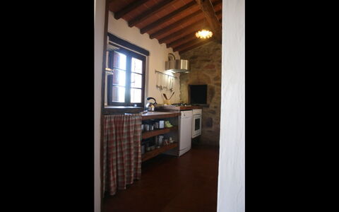 Agriturismo Bevignano: Propiedad, Habitación, Edificio, Mueble, Casa, Suelo, Arquitectura, Diseño De Interiores, Casa, Techo