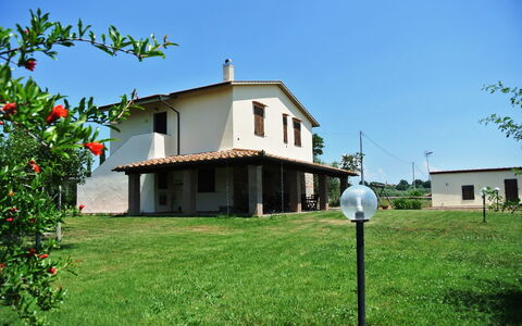Nonno Tobia: Cielo, Planta, Edificio, Propiedad, Ventana, Flor, Casa, El Terreno Del Lote, Árbol, Hierba