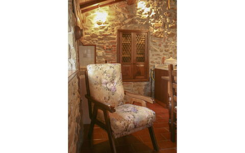 Country House Il Galleto: Mueble, Piso, Diseño De Interiores, Madera, Silla, Suelo, Marrón, Mesa, Habitación, Sala
