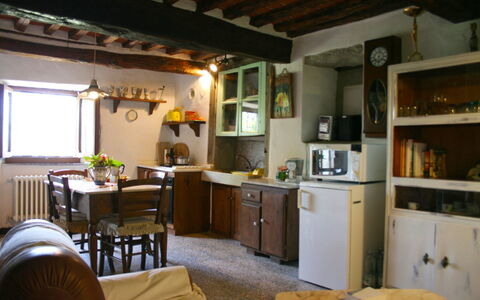 San Eusebio: Habitación, Mueble, Propiedad, Edificio, Diseño De Interiores, Cocina, Casa, Gabinetes, Mostrador, Casa
