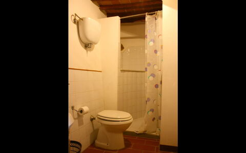 San Eusebio: Baño, Propiedad, Habitación, Baño, Arreglo De Tubería, Asiento Del Baño, Bidé, Lavabo Del Baño, Pared, Arquitectura
