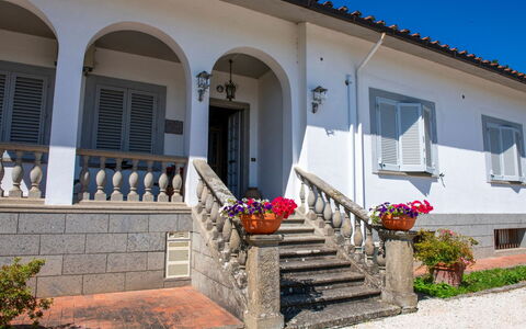 Casa Grion: Piscina, Casa, Cabaña, Inmuebles, Casa De Campo, Jardín, Villa, Hacienda, Yarda, Paisajismo