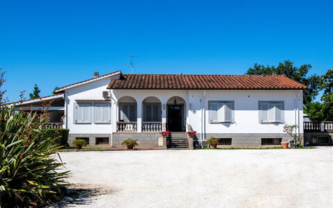Casa Grion: Piscina, Casa, Cabaña, Inmuebles, Casa De Campo, Jardín, Villa, Hacienda, Yarda, Paisajismo