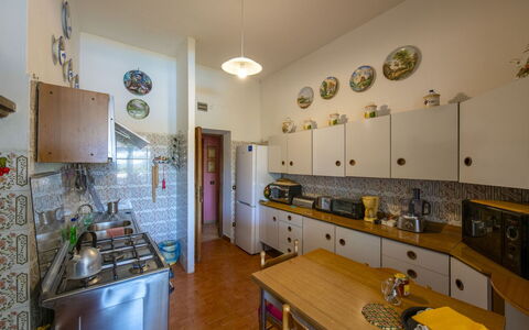 Casa Grion: Piso, Diseño De Interiores, Mueble, Habitación, Techo, Suelo, Electrodoméstico, Cocina, Aparato De Cocina, Gabinetes