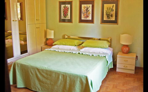 Casa Grion: Habitación, Cama, Mueble, Habitación, Sábana, Lecho, Marco De La Cama, Colchón, Propiedad, Diseño De Interiores