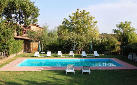 Casa Grion: Planta, Cielo, Propiedad, Edificio, Árbol, Arquitectura, Nube, Hierba, Piscina, Ocio
