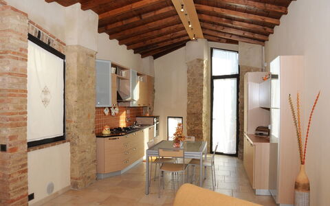 Pieve di Sant Ippolito: Propiedad, Edificio, Habitación, Diseño De Interiores, Casa, Desván, Techo, Bienes Raíces, Mueble, Suelo