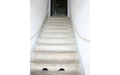 Casa Rossa: Escalera, Pared, Arquitectura, Suelo, Habitación, Hormigón, Piso, Loseta, Mármol, Edificio