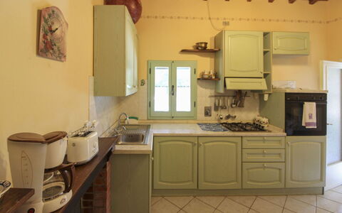 Pagliazzone: Mueble, Cocina, Diseño De Interiores, Mostrador, Piso, Gabinetes, Madera, Aparato De Cocina, Electrodoméstico, Habitación