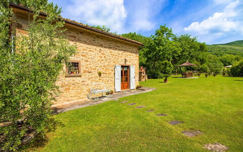 La Casa di Pino: Piscina, Recurso, Jardín, Eco Hotel, Mueble Para Exteriores, Thermae, Fuente De Agua, Sombra, Inmuebles, Paisajismo