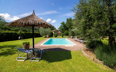 La Casa di Pino: Piscina, Recurso, Jardín, Eco Hotel, Mueble Para Exteriores, Thermae, Fuente De Agua, Sombra, Inmuebles, Paisajismo