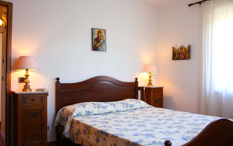 Casa Felice: Habitación, Cama, Habitación, Mueble, Propiedad, Sábana, Marco De La Cama, Suelo, Pared, Madera Dura