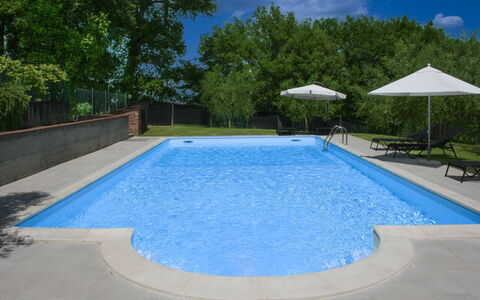 Podere San Bono: Piscina, Azul, Recurso, Material Compuesto, Ocio, Mueble Para Exteriores, Sombra, Fuente De Agua, Eco Hotel, Loseta