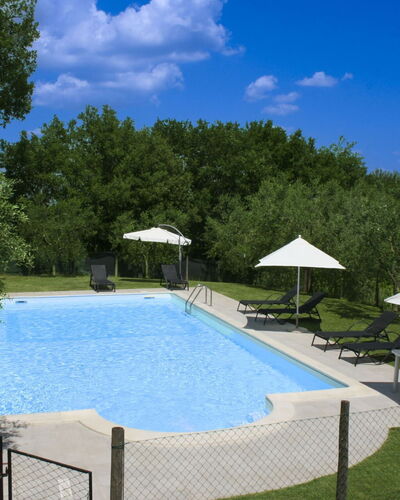 Podere San Bono: Piscina, Mueble Para Exteriores, Mueble, Recurso, Sombra, Material Compuesto, Sunlounger, Silla, Ocio, Paraguas