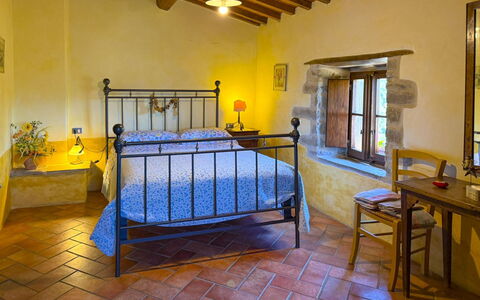 Torre di Vignale: Piso, Habitación, Cama, Lámpara, Linos, Lecho, Marco De La Cama, Planta De Casa, Villa