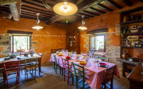 Torre di Vignale: Mueble, Mesa, Cocina Y Comedor Mesa, Silla, Restaurante, Comedor, Eco Hotel, Manchas De Madera, Casa De Campo, Mesa De Café