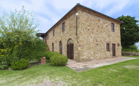 Casa Bella: Hierba, Puerta, Enladrillado, Inmuebles, Pared De Piedra, Césped, Casa De Campo, Ladrillo, Jardín, Paisajismo